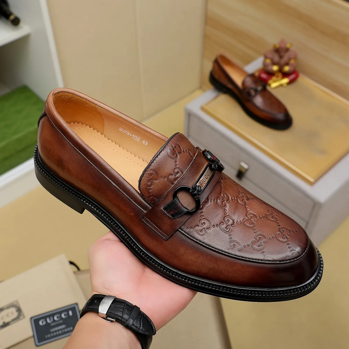 Men's shoes 💰460 💰💰Gucci official website men's business formal leather shoes update💥Hong Kong counters synchronize new styles💥completely one to one replica shipment👍zero difference in counter quality 0⃣️all made of imported first-layer cowhide on the outside with original hardware buckles➕water-dyed🐂leather lining production, color, code matching 39-44 (customized at 38.45.46)……